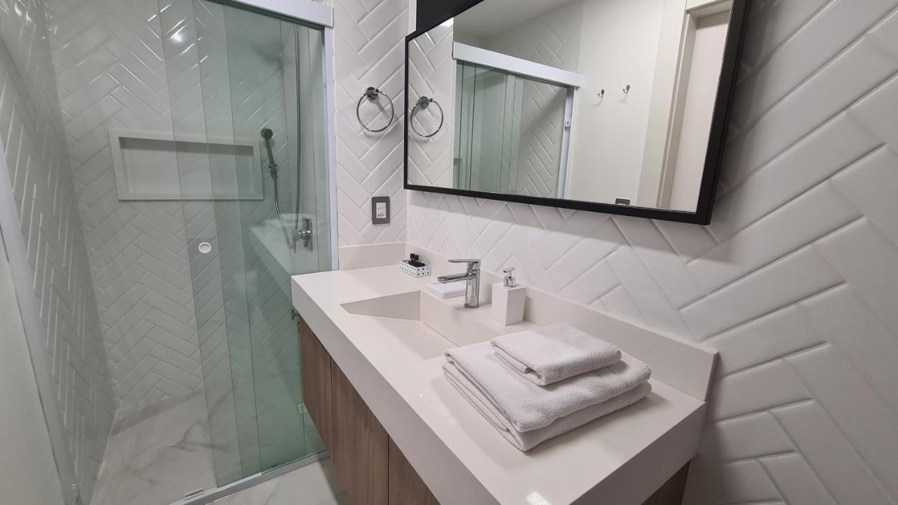 - Quartos, E Por Temporada No Centro De Bc *